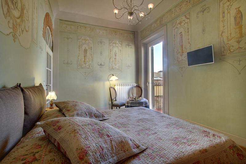 Romantic In The Heart Of Florença